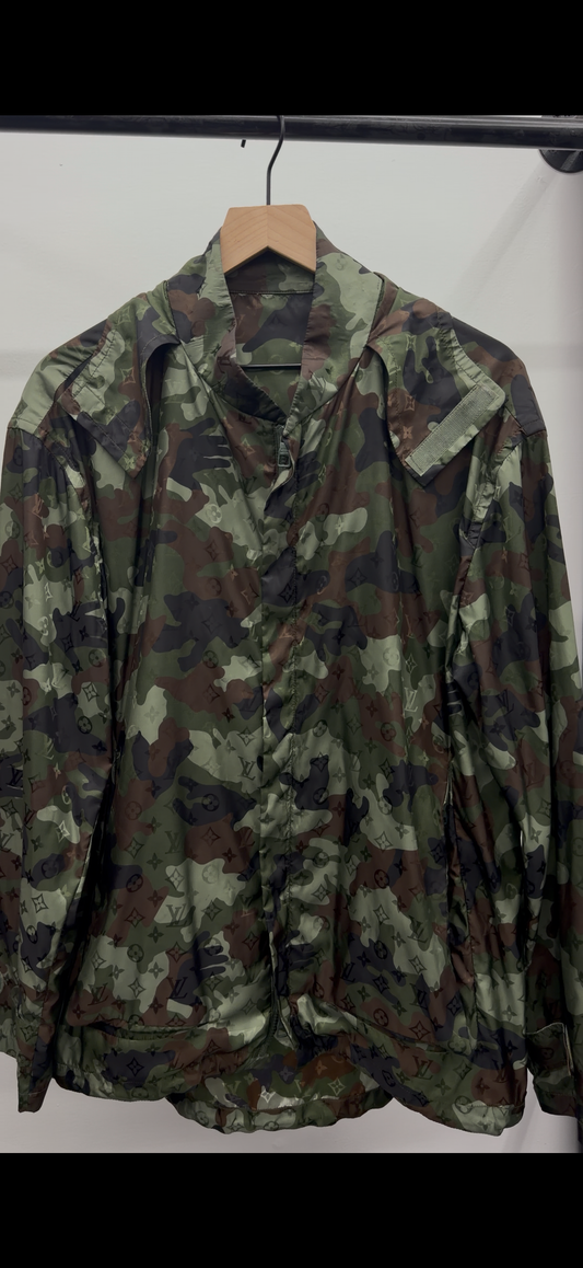 LV monogram camo windbreaker 50 (L) U